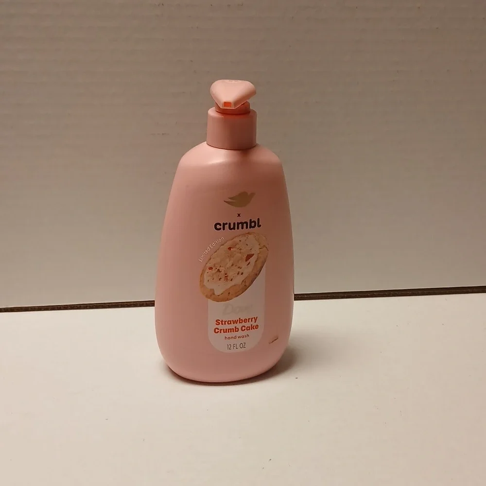 Dove Crumbl Strawberry Crumb Cake Hand Wash NWT - Picture 2 of 6